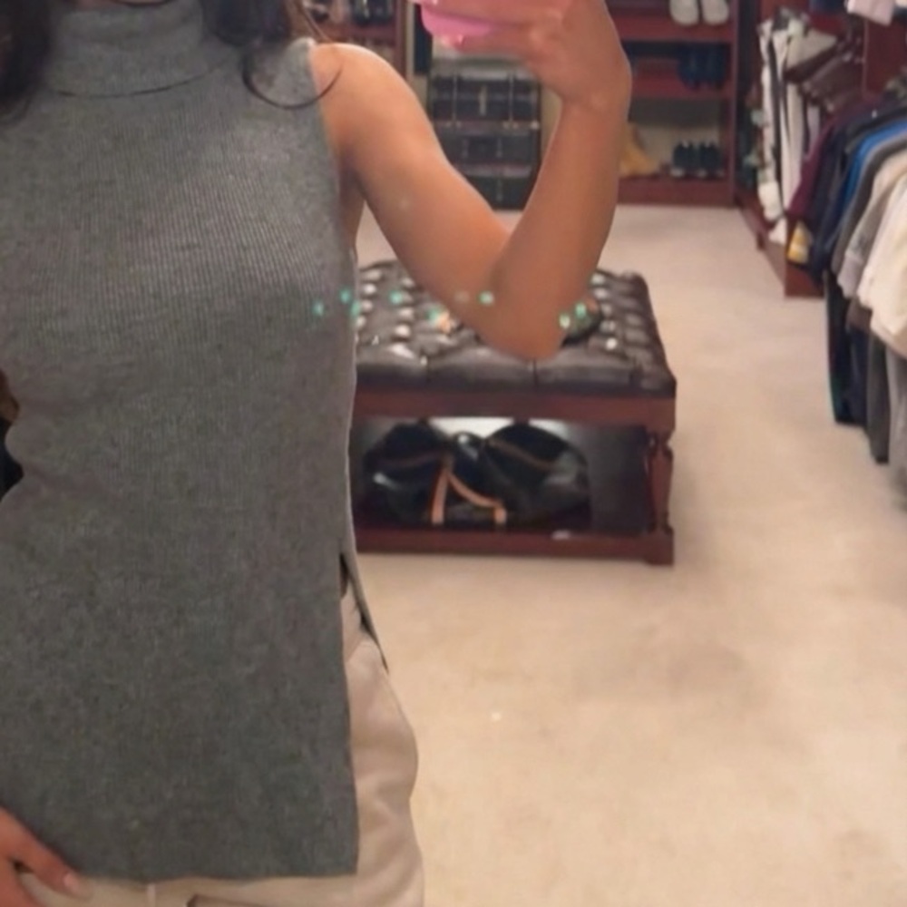 Women’s BCBGMAXAZRIA MERINO WOOL gray sleeveless turtleneck sweater sz small